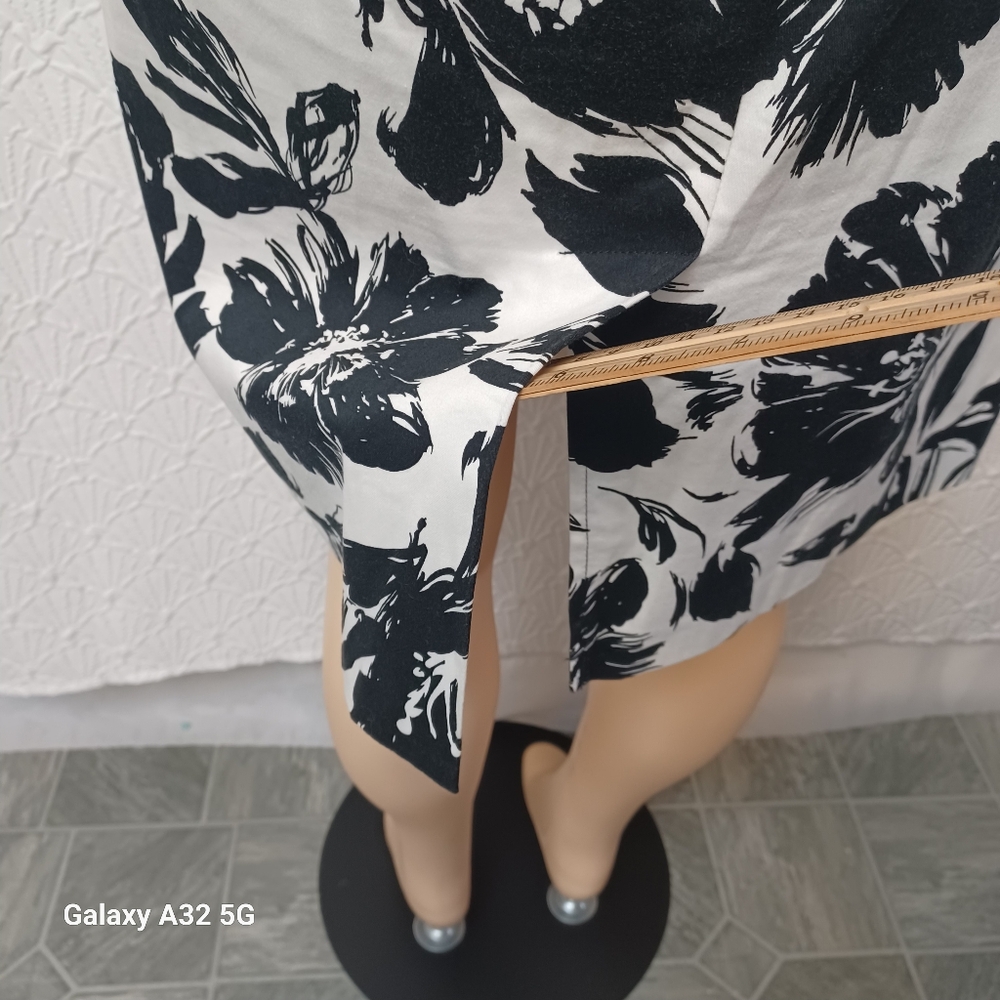 Julian Taylor Women  Size 14 Black and White Floral Midi Dress - Picture 7 of 12